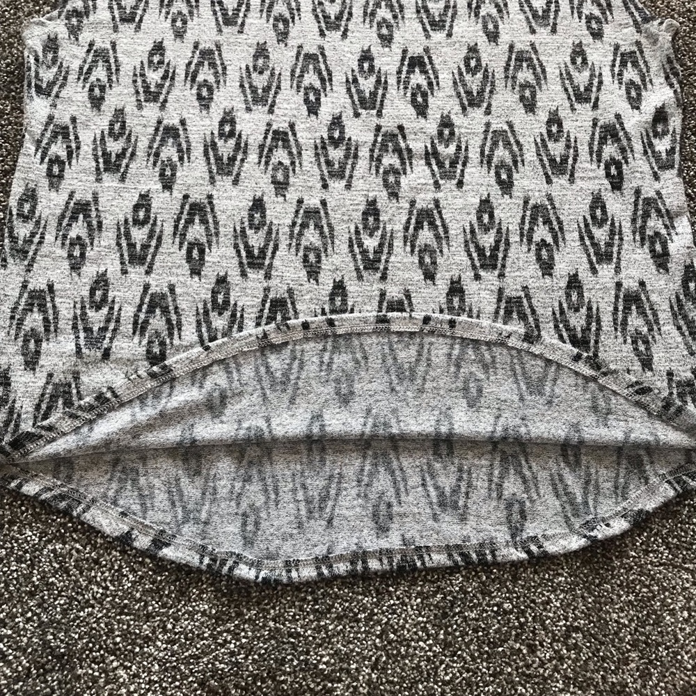 Gap Lightweight Stretchy Ikat Print Sleeveless Top - Picture 2 of 7